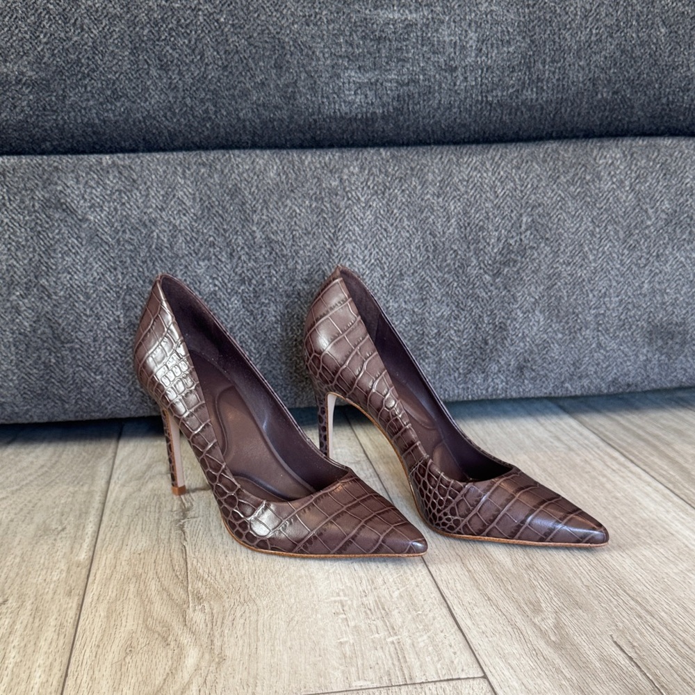 Elegant Croc-Embossed Brown Heels